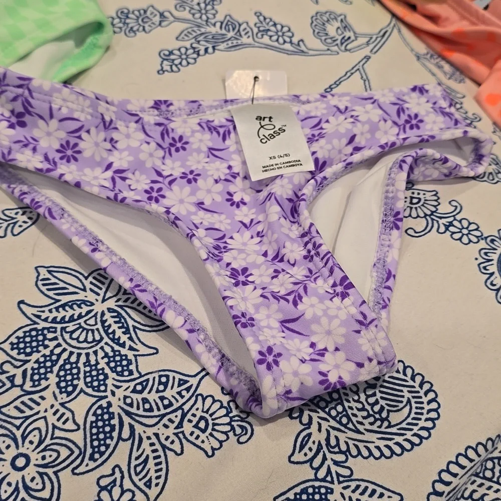 ❤️10/$13 New little girls floral bikini Bottoms
